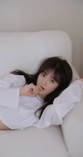 余晖很美，愿保持热爱，漂亮白皙纤细线条少女白衫牛仔裤清新写真照片