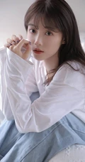 余晖很美，愿保持热爱，漂亮白皙纤细线条少女白衫牛仔裤清新写真照片