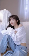 余晖很美，愿保持热爱，漂亮白皙纤细线条少女白衫牛仔裤清新写真照片