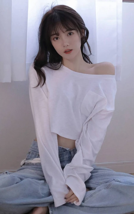 余晖很美，愿保持热爱，漂亮白皙纤细线条少女白衫牛仔裤清新写真照片