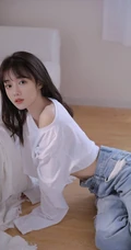 余晖很美，愿保持热爱，漂亮白皙纤细线条少女白衫牛仔裤清新写真照片