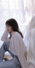余晖很美，愿保持热爱，漂亮白皙纤细线条少女白衫牛仔裤清新写真照片