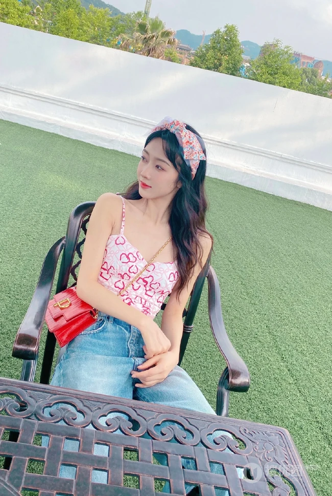 宣璐的美好假日时光清新动人夏日户外写真图片