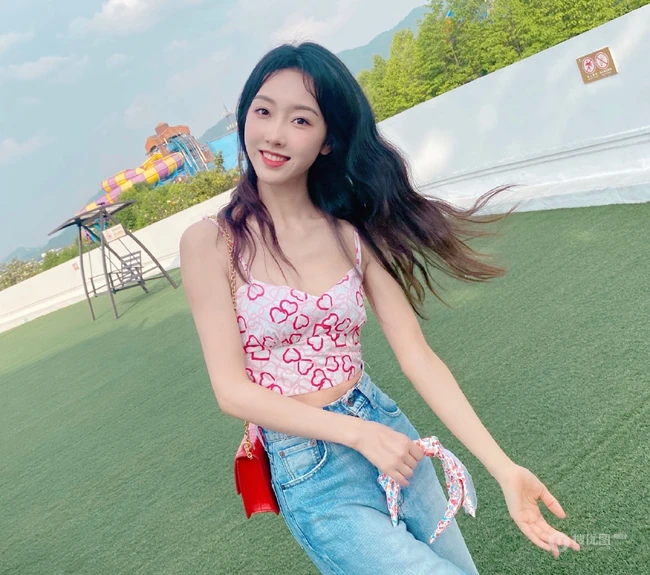 宣璐的美好假日时光清新动人夏日户外写真图片