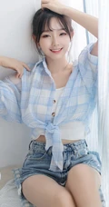 笑容甜美居家少女格纹衬衫牛仔短裤穿搭气质清新写真美照