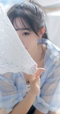 笑容甜美居家少女格纹衬衫牛仔短裤穿搭气质清新写真美照