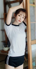 夏日的风，暖暖的吹过，漂亮丸子头少女运动学生装短裤复古写真图集