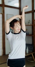 夏日的风，暖暖的吹过，漂亮丸子头少女运动学生装短裤复古写真图集