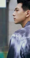 李现露天篮球馆个性俊朗帅气写真照片
