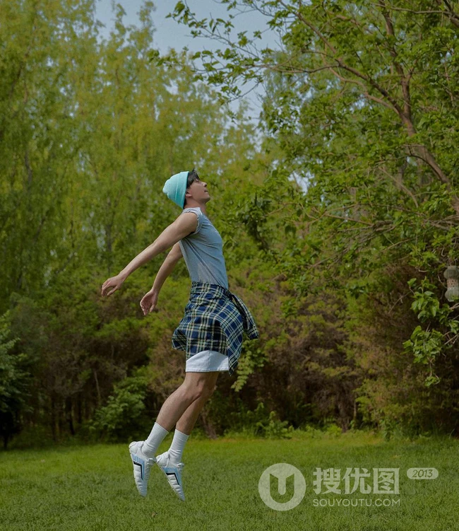 陈星旭复古帅气户外运动写真照