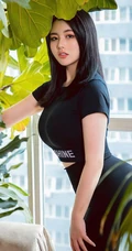 身形匀称童颜女生嫩模娜露Selena黑色紧身运动衣居家写真套图