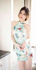修长气质女生小姐姐小夕浅绿印花旗袍袜装穿着超动人气质写真套图