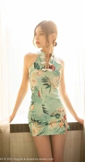 修长气质女生小姐姐小夕浅绿印花旗袍袜装穿着超动人气质写真套图
