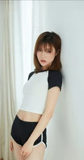 气质时尚女生小妹奶茶Emily可爱运动背心短裤居家温馨写真套图
