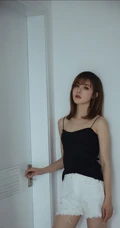 气质时尚女生小妹奶茶Emily可爱运动背心短裤居家温馨写真套图