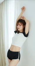 气质时尚女生小妹奶茶Emily可爱运动背心短裤居家温馨写真套图