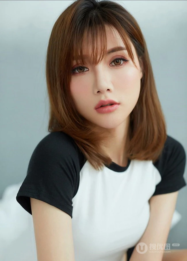 气质时尚女生小妹奶茶Emily可爱运动背心短裤居家温馨写真套图