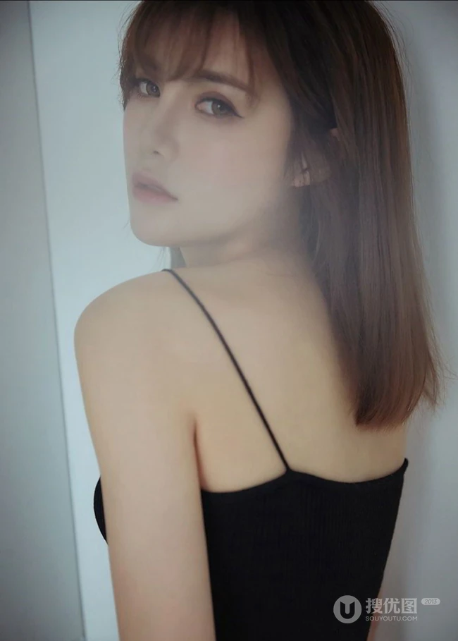 气质时尚女生小妹奶茶Emily可爱运动背心短裤居家温馨写真套图