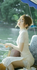 江南水乡 娉娉袅袅的旗袍少女轻舟畅游 唯美手机壁纸图片