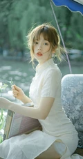 江南水乡 娉娉袅袅的旗袍少女轻舟畅游 唯美手机壁纸图片