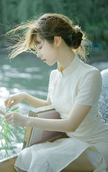 江南水乡 娉娉袅袅的旗袍少女轻舟畅游 唯美手机壁纸图片