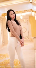 时尚女生轻熟梦心月紧身长袖T恤搭配白色长裤高跟优雅气质写真套图