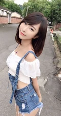 脸蛋甜美、身材亮眼香港女生苏小小气质个人生活照写真图片