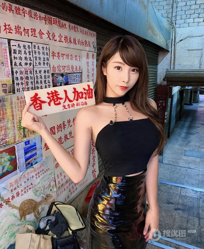 脸蛋甜美、身材亮眼香港女生苏小小气质个人生活照写真图片