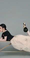 邱淑贞女儿沈月气质高冷写真杂志图片