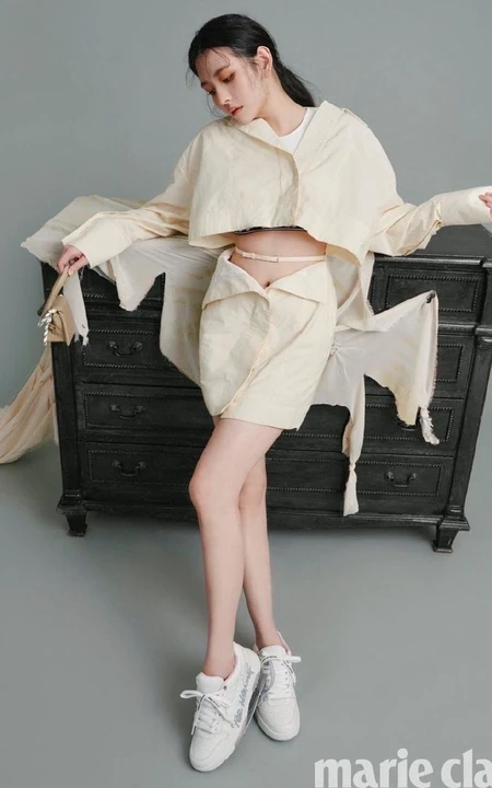 邱淑贞女儿沈月气质高冷写真杂志图片