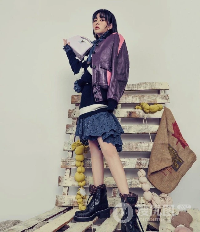 邱淑贞女儿沈月气质高冷写真杂志图片
