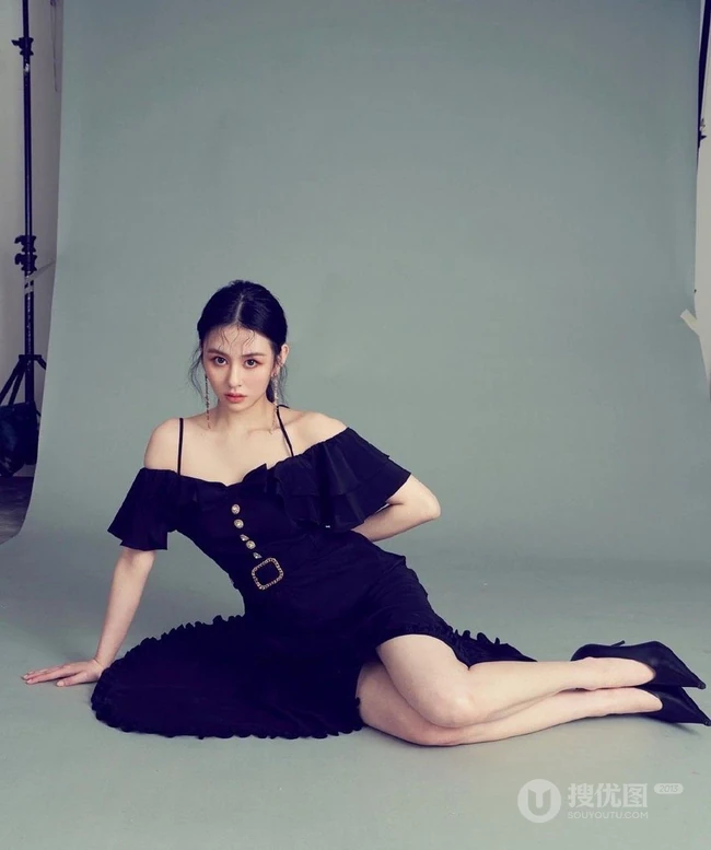邱淑贞女儿沈月气质高冷写真杂志图片