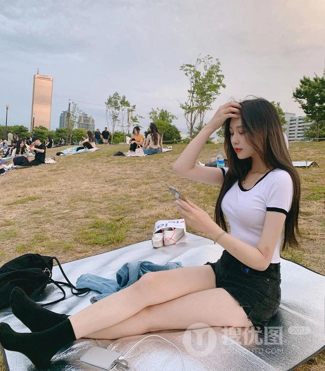 韩国大长腿女生吴汉京精选气质生活照写真 尽显凹凸有致完美傲人身段
