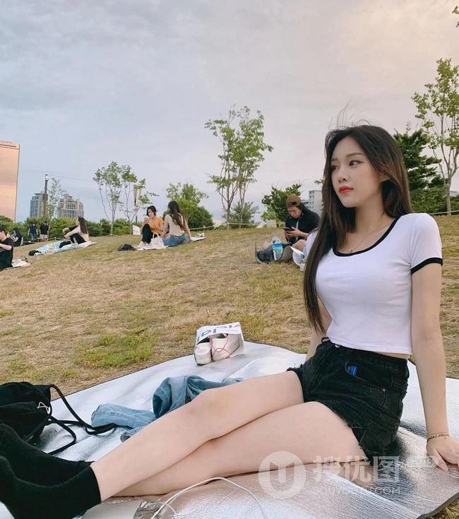 韩国大长腿女生吴汉京精选气质生活照写真 尽显凹凸有致完美傲人身段