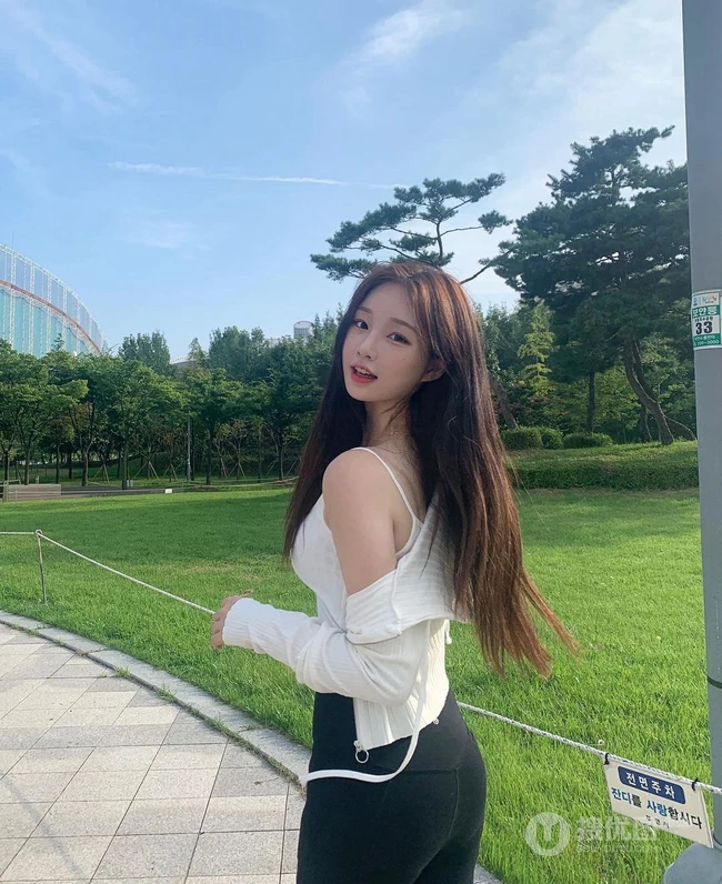 韩国大长腿女生吴汉京精选气质生活照写真 尽显凹凸有致完美傲人身段