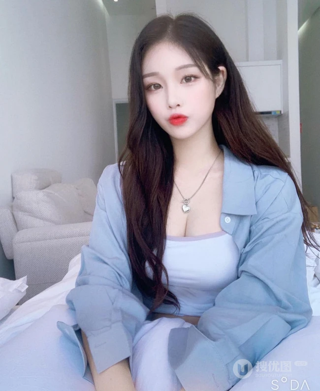 韩国大长腿女生吴汉京精选气质生活照写真 尽显凹凸有致完美傲人身段