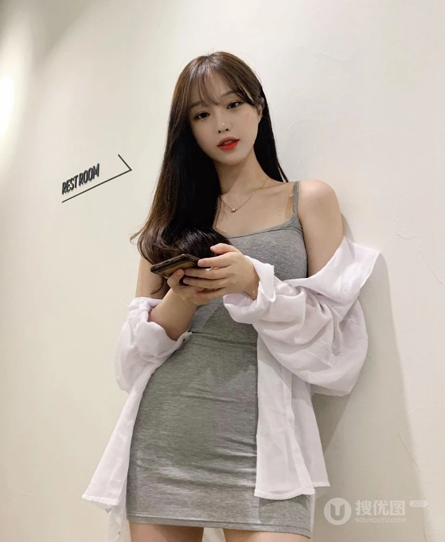 韩国大长腿女生吴汉京精选气质生活照写真 尽显凹凸有致完美傲人身段