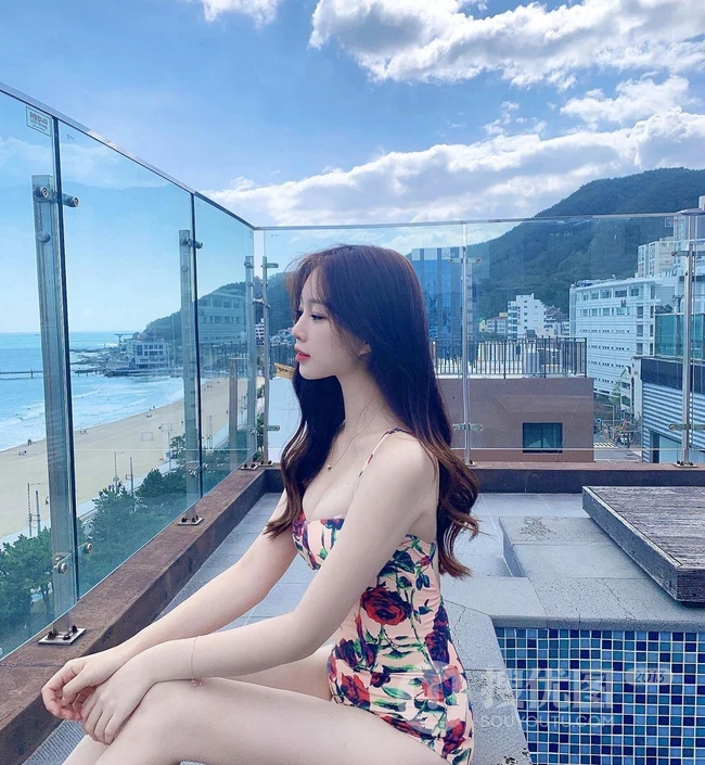 韩国大长腿女生吴汉京精选气质生活照写真 尽显凹凸有致完美傲人身段