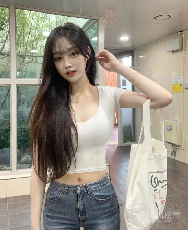 韩国大长腿女生吴汉京精选气质生活照写真 尽显凹凸有致完美傲人身段