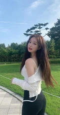 韩国大长腿女生吴汉京精选气质生活照写真 尽显凹凸有致完美傲人身段