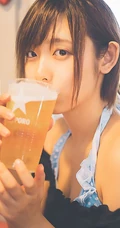 可爱软萌的短发少女水湊みお紧身牛仔热裤户外旅拍气质动人写真图片