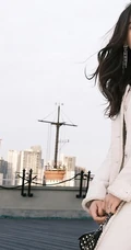 刘诗诗气质优雅白衫穿搭时尚大方写真图片