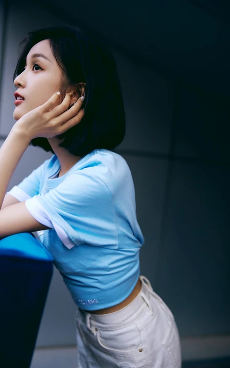 吴宣仪甜美可爱夏日穿搭写真美照