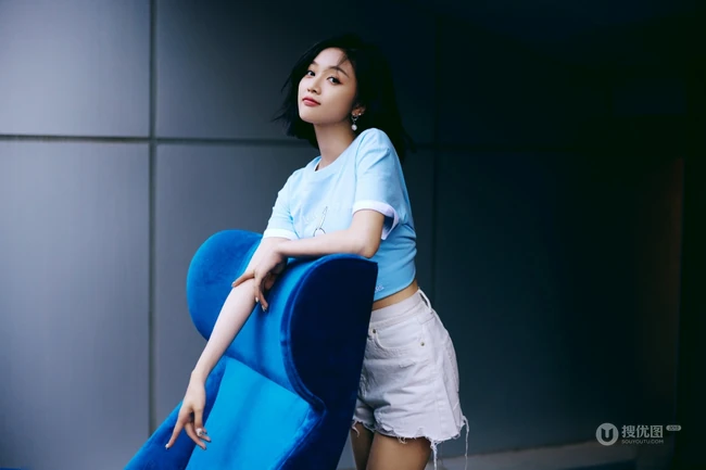吴宣仪甜美可爱夏日穿搭写真美照