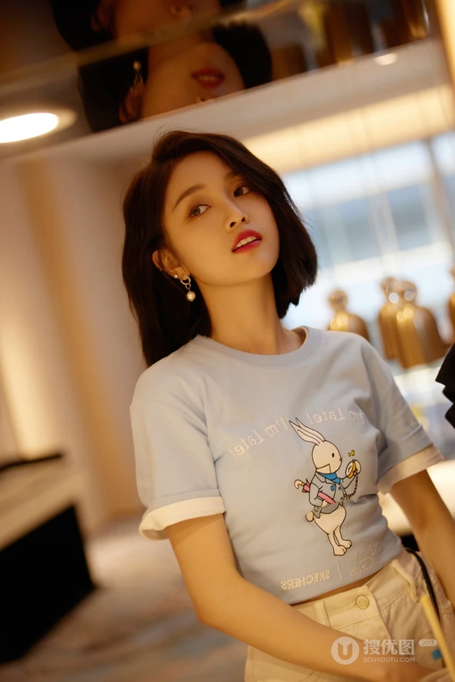 吴宣仪甜美可爱夏日穿搭写真美照