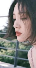 唐艺昕清爽穿搭街拍写真图片