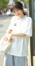 这个女孩有点甜哦！穿着校服的可爱清纯学生妹子街拍写真图片