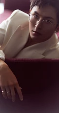 张哲瀚干净帅气全白LOOK西服穿搭写真照片