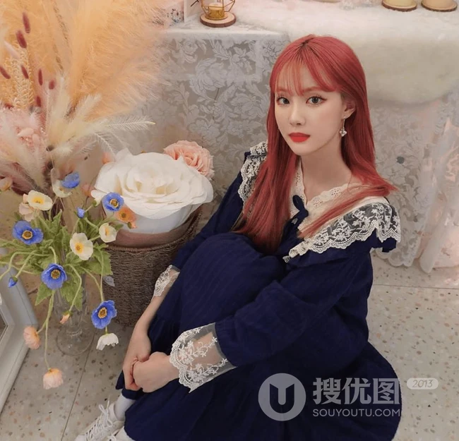 色彩明艳，彰显肤色的超级网红发色，刘海长发女生染发发型图片欣赏 第14张