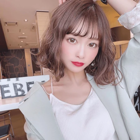 可爱减龄的短发烫发刘海发型女生，带点日系的小清爽短发，盘他！